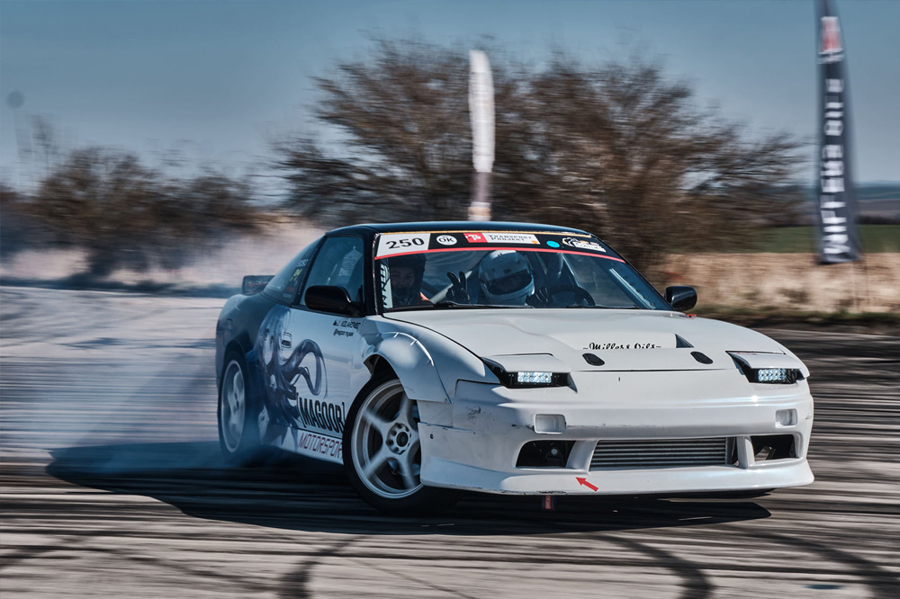 Nissan 200SX S13 v driftu